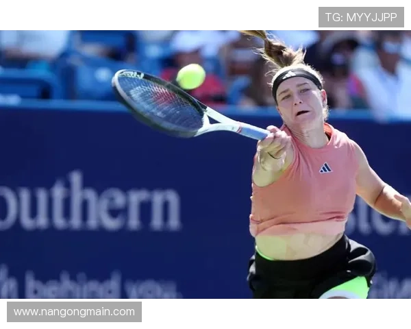 网球赛场最新动态：世界顶尖选手激烈角逐冠军荣耀